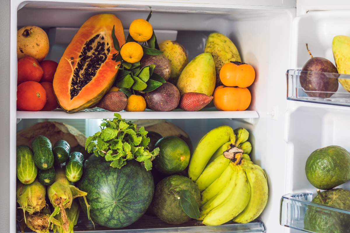 kulkas berisi buah