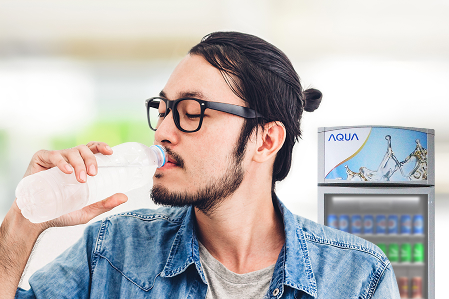 minum minuman dingin