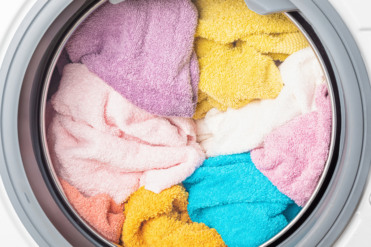 pakaian di mesin cuci
