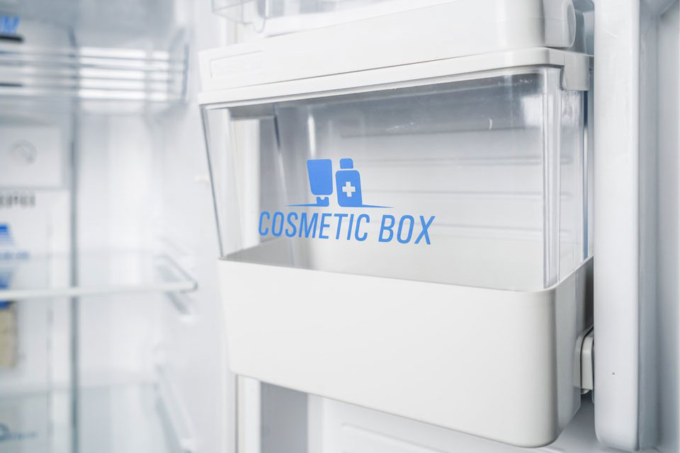 cosmetic box pada kulkas