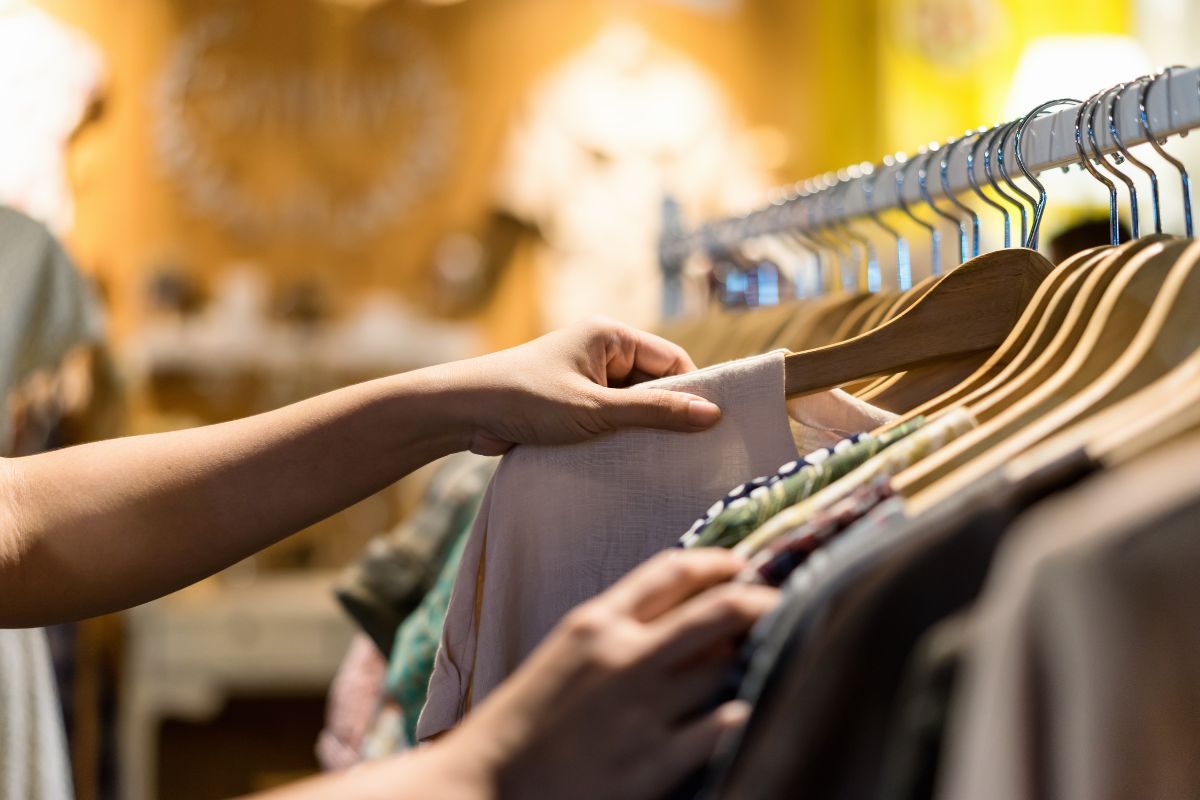 baju-baju digantung